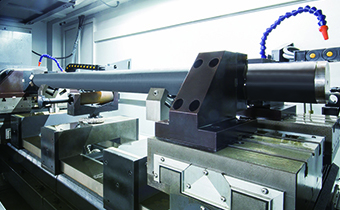 Hydraulic self-centering jig