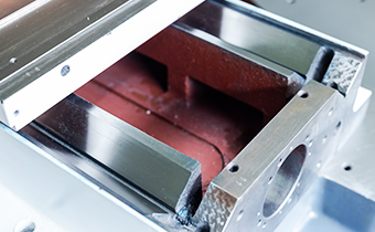 X-axis dual-v integral quenched guide rail